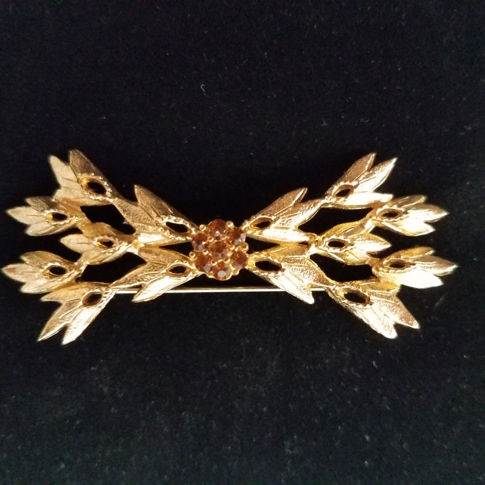 Gold branch brooch